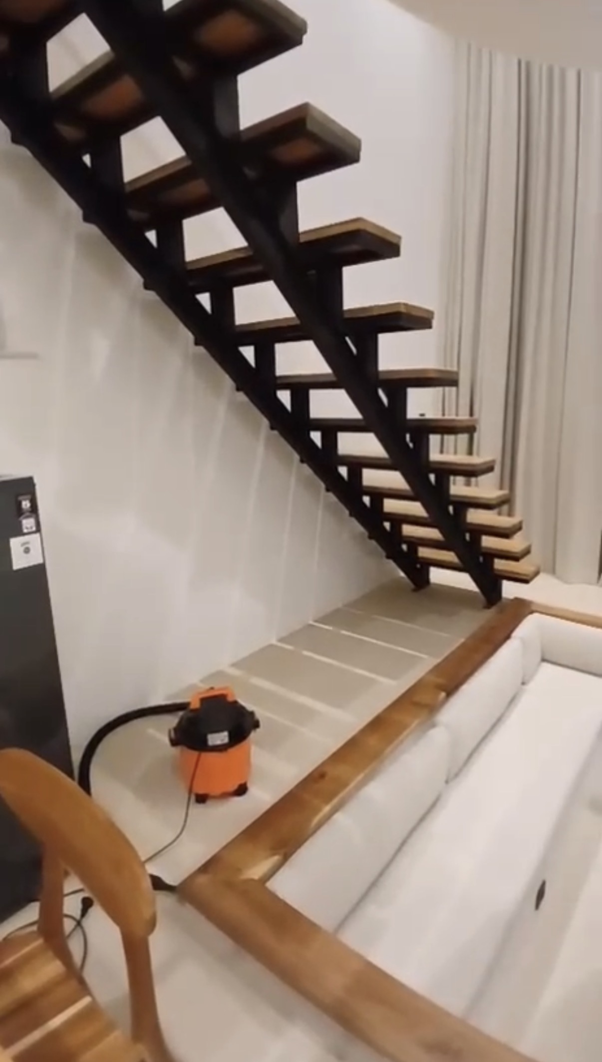 Floating wooden staircase and lounge