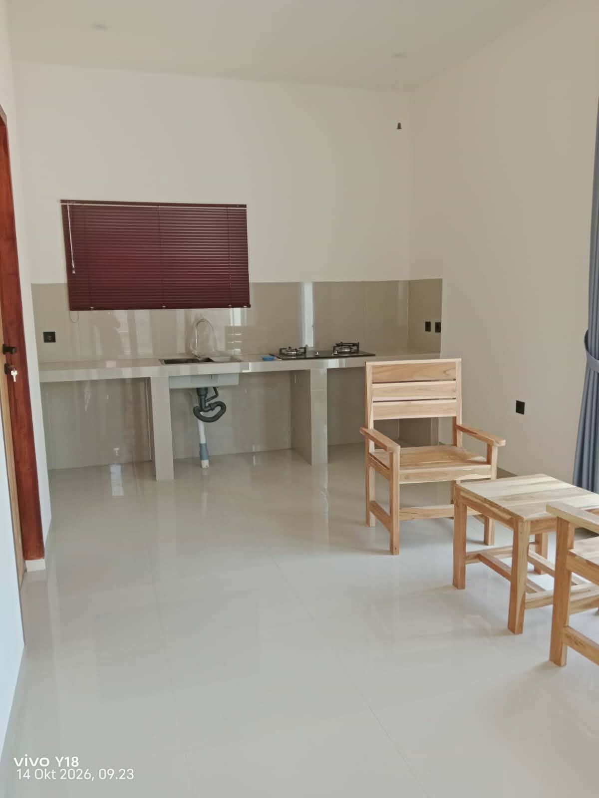 Kitchen and wooden seating in Lombok Stay 11