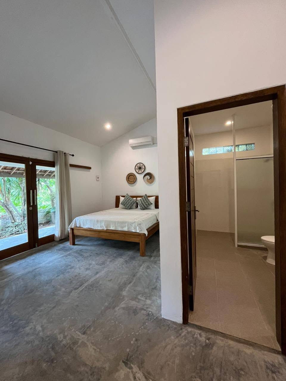 Bedroom and adjoining en-suite bathroom