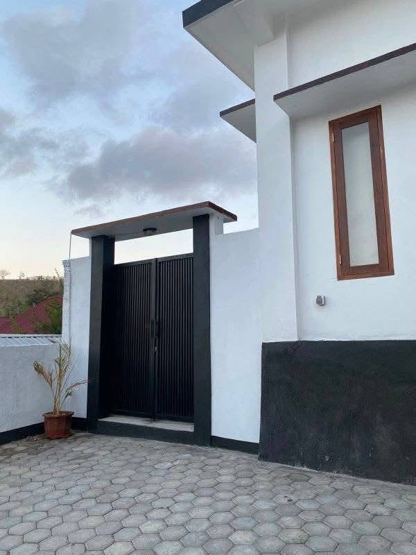 Front gate and entrance to the Mengalung long-term rental house