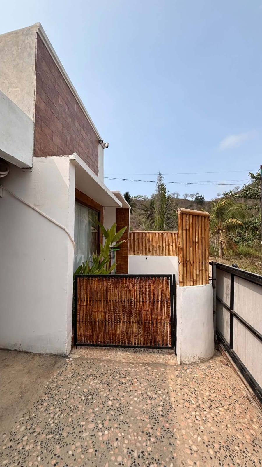 Gated entrance and outdoor space of Lombok Stay 31