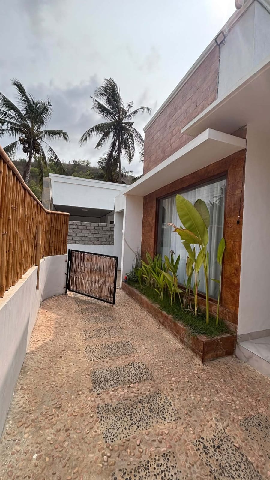 Exterior frontage and private entrance of Lombok Stay 31